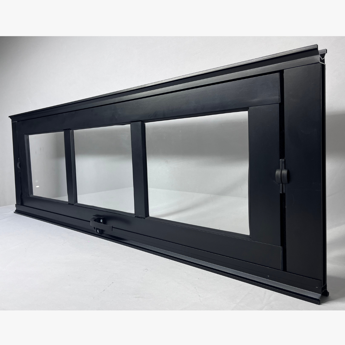 4555 Rae Vitrô Preto Pivotante Horizontal | Capelinha | 3 Vidros